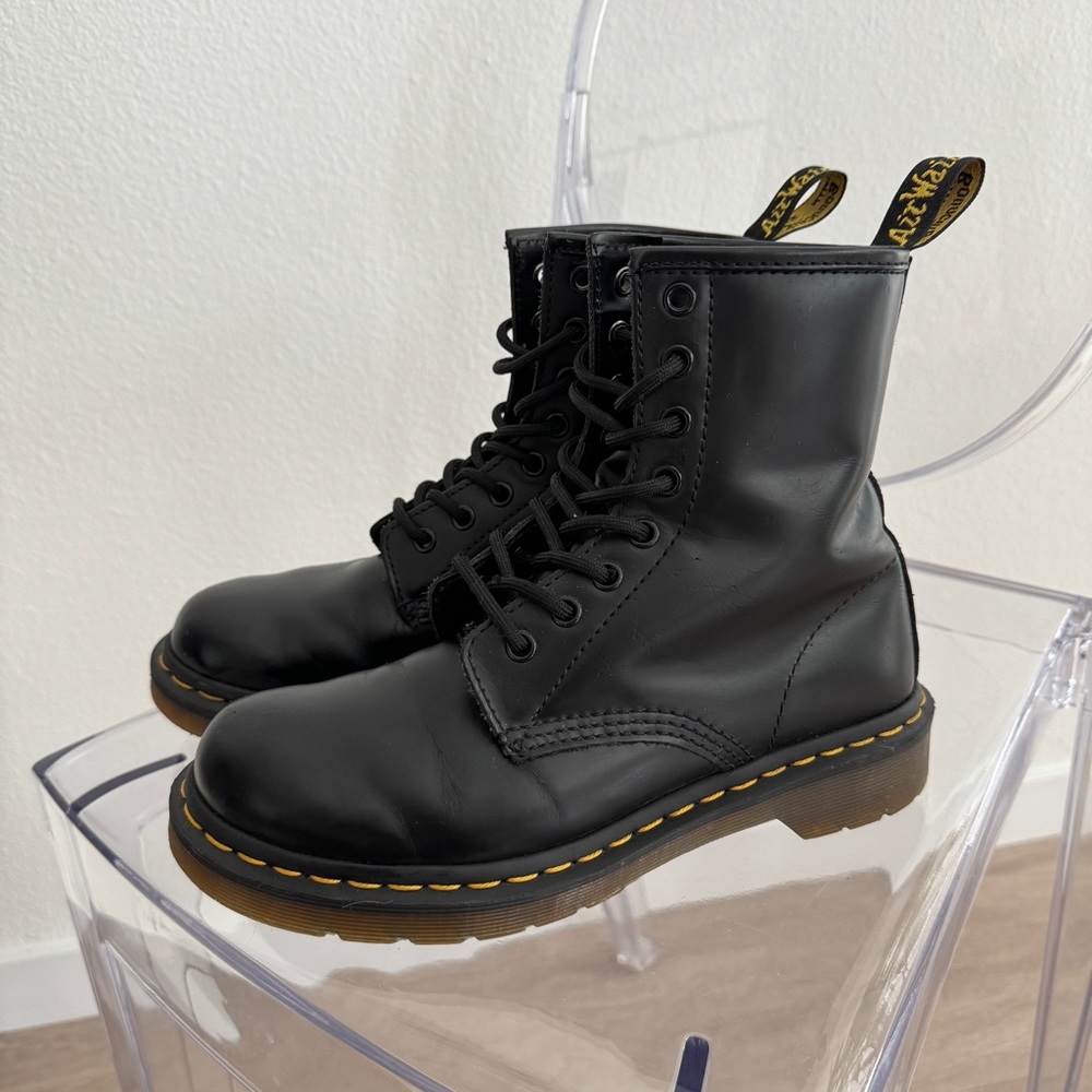 Dr. Martens 8 Eye 1460 Pascal black boots